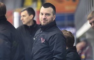 Михаил Климин: наиграли больше, чем на три гола, как и вчера – больше, чем на один. Уперлись в качество бросков, постоянно пытались улучшать позиции